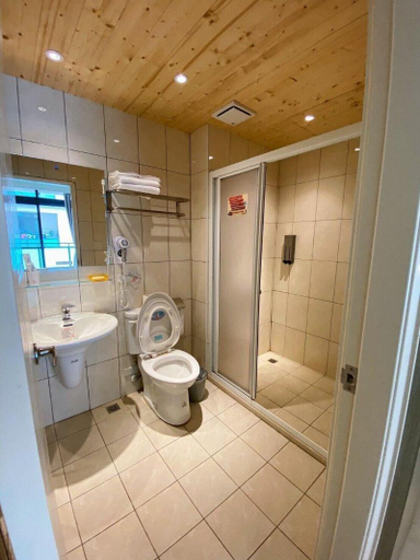 Bathroom 3, Zhu Yue Guan, Kinmen