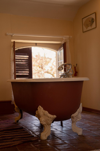 Bathroom 5, L'Escapade Place Voltaire, Yonne