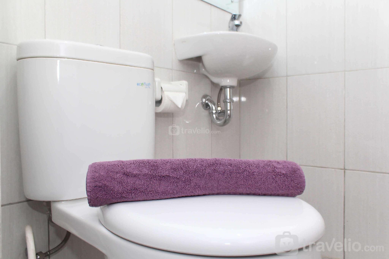 Bathroom 3, Homey and Tidy Studio Monroe Tower Apt By Travelio, Cikarang