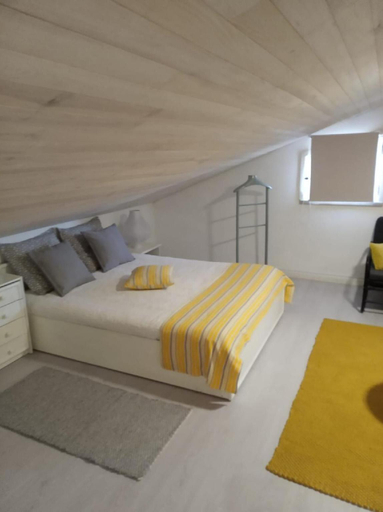 Bedroom 2, Casa da Lena, Batalha