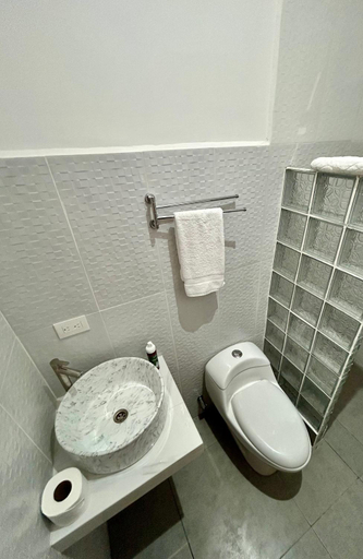 Bathroom 4, Amancay House, San Cristóbal