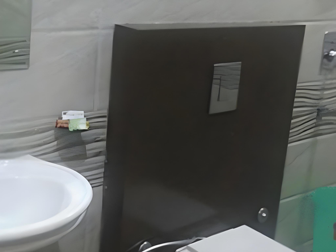Bathroom, Hotel Royal Castle, Sahibzada Ajit Singh Nagar