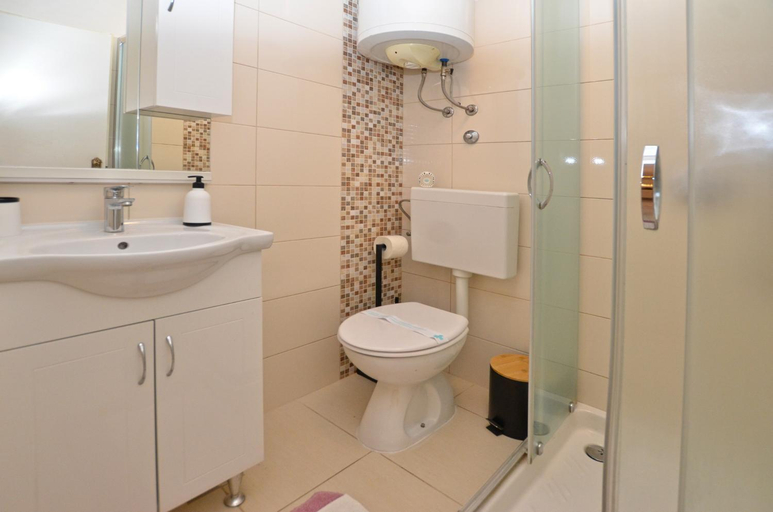 Bathroom 4, Ljiljana Apartments, Rovinj