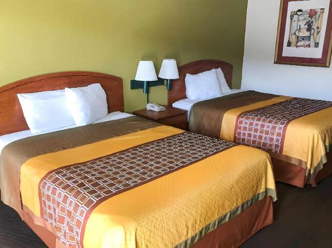 Bedroom 1, Rodeway Inn Sandston, Henrico