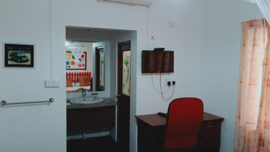 Others 5, Hotel Lakeside, N. Palatha East