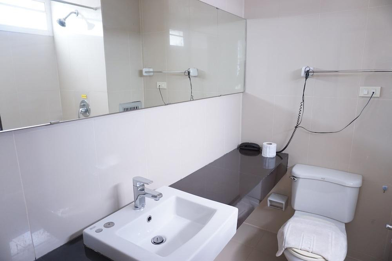 Bathroom 3, Panatara Hotel, Muang Chumphon