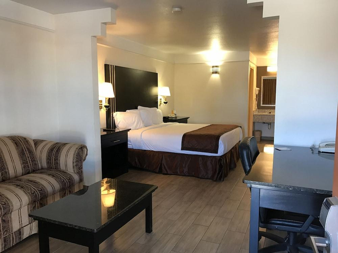 Bedroom 5, Texas Inn Suites, Hidalgo
