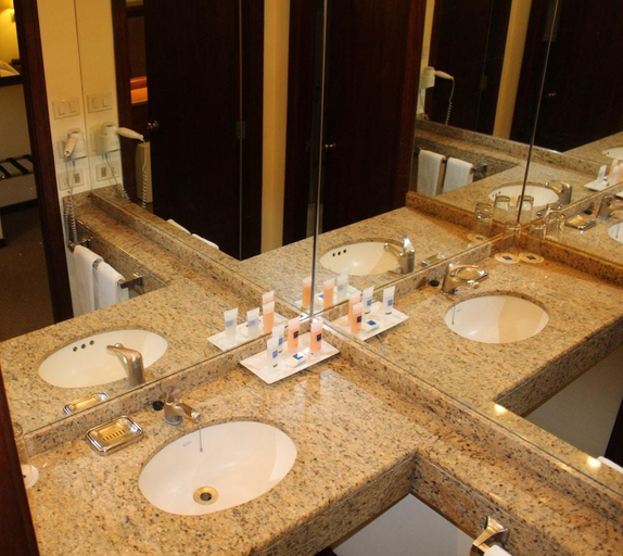 Bathroom 4, Arapey Thermal All Inclusive Resort & Spa, n.a13