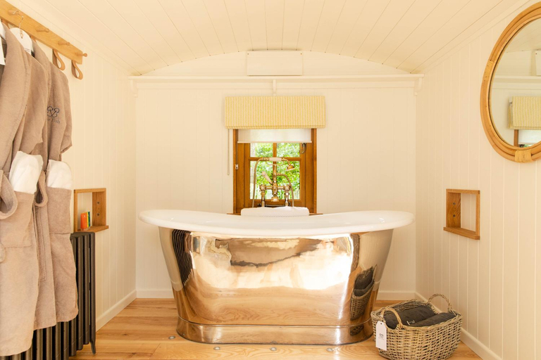 Bathroom 5, The Fish Hotel, Worcestershire