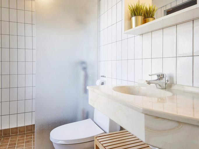 Bathroom 4, 5 person holiday home on a holiday park in Gudhjem, Bornholm