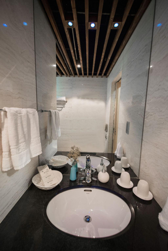 Bathroom, Eerguna Hotel, Hulunbuir