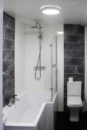 Bathroom, The Wight Mouse Inn, Isle of Wight