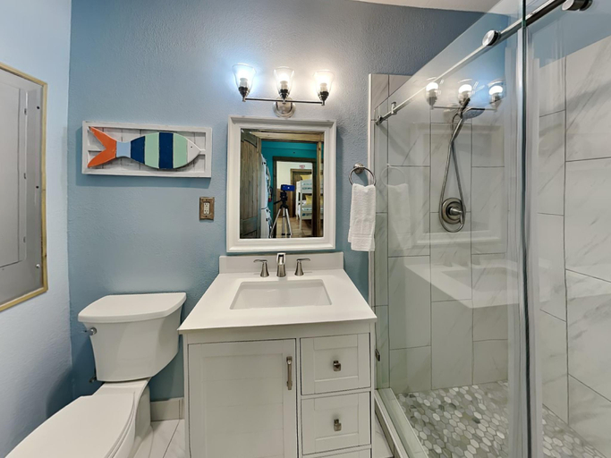 Bathroom 3, Sea Breeze Escape, Nueces