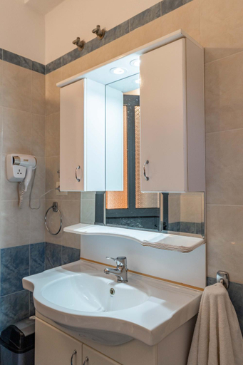 Others 4, Aldi's Guesthouse, Sarandës