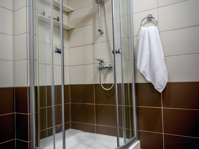 Bathroom 4, Iraklion Hotel, Crete
