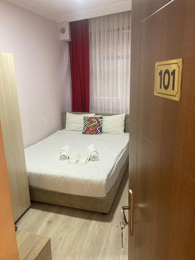 Bedroom 2, moonlight (AY IŞIĞI ), Merkez