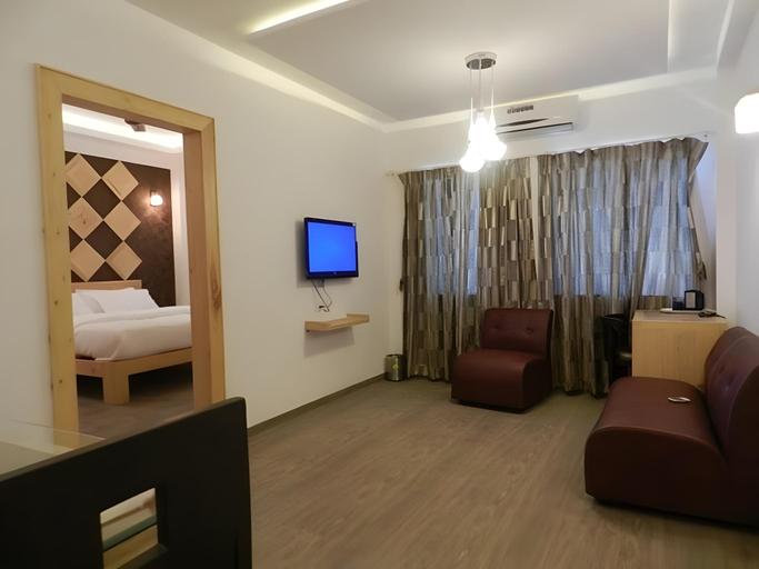 Others 5, Hotel Stonarc, Pune