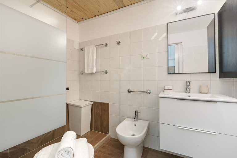 Bathroom 3, Dimora Apartments, Bari