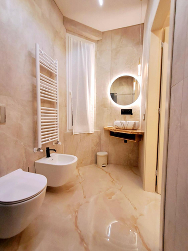 Bathroom 3, Frem lord 5 terre, La Spezia