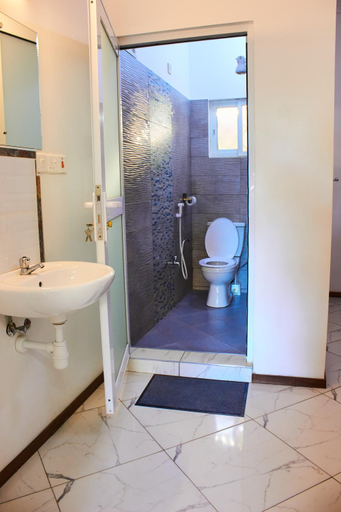 Bathroom 5, Milalana Guest Hotel & Residences, Malindi