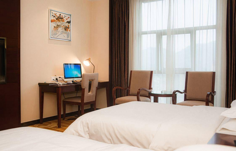 Bedroom 2, Jin Yuan International Hotel, Enshi Tujia and Miao