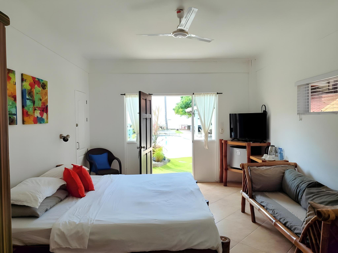 Bedroom 3, Coral Beach Club, Lian