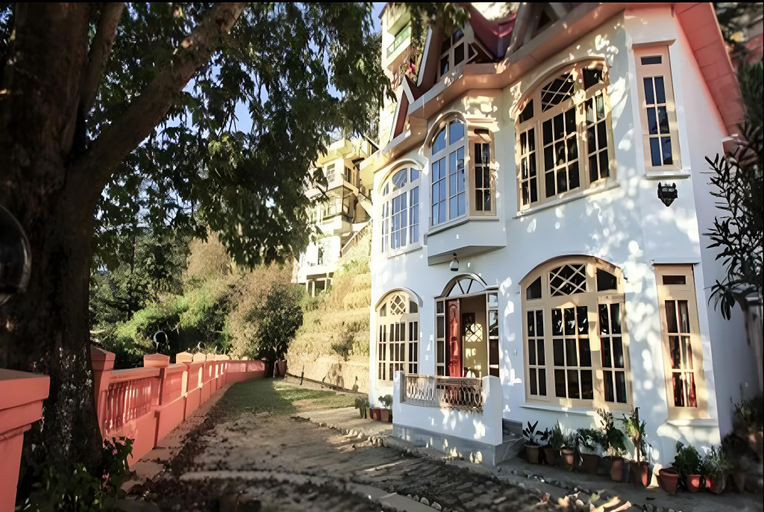 Exterior & Views