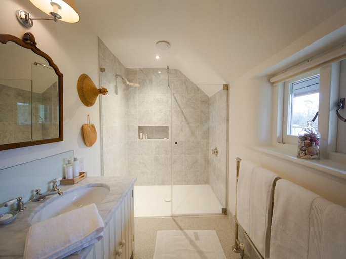 Bathroom 3, Gutchpool B&B, Dorset