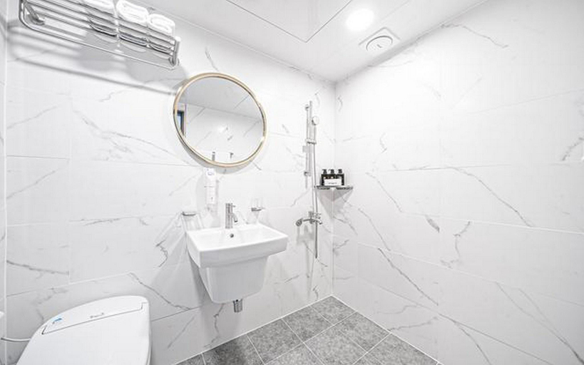Bathroom 5, Sangju Kaiser Hotel, Sangju