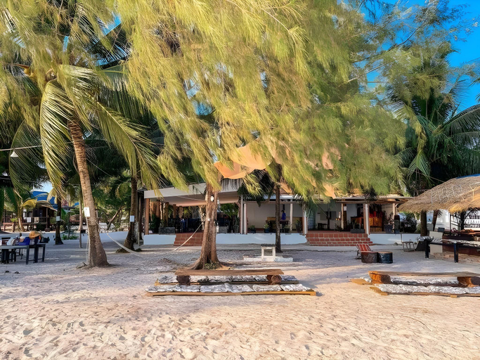 Others 4, Mad Monkey Koh Rong , Sihanoukville