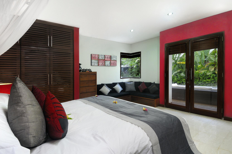 Others 2, Villa Delapan, Badung