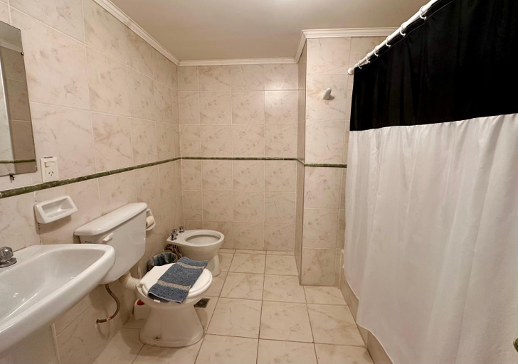 Bathroom 3, Amancay, Lago Argentino