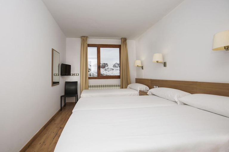 Bedroom 2, Catalunya Ski, Pyrénées-Orientales