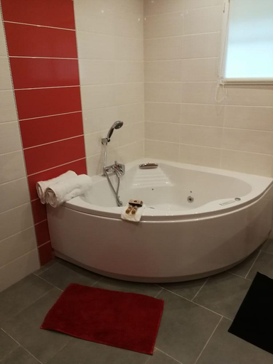 Bathroom 3, Le Jardin D'eau, Dordogne