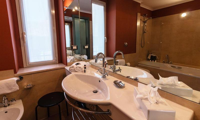 Bathroom 5, Hotel Helvetia Thermal SPA 4s, Bologna