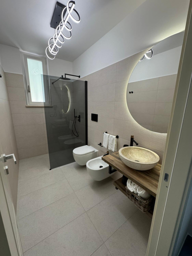 Bathroom 4, Vento Verde Apartments, Latina
