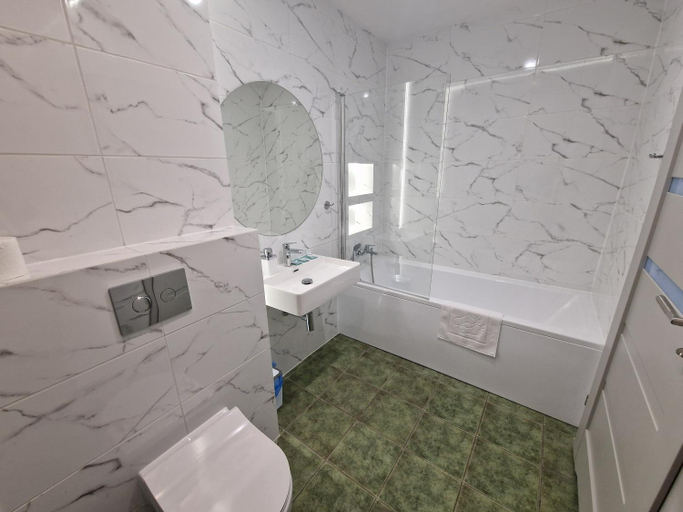 Bathroom 2, Gosciniec nad Zalewem Sosina, Olkusz