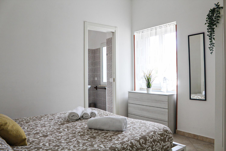 Bedroom 2, 'Villa Venere Superior' 50mt Sea-Jacuzzi-Free Parking-Garden, Latina