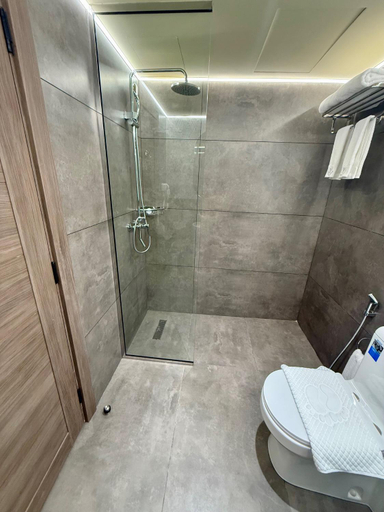 Bathroom 3, STRAND HOTEL, Abu Dhabi City