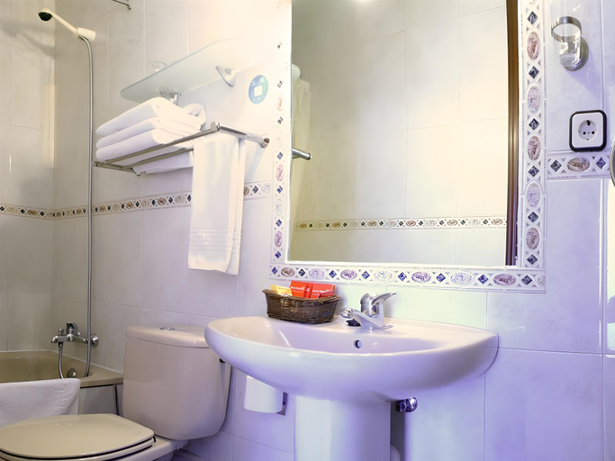 Bathroom 4, Hostal Santillan, Madrid
