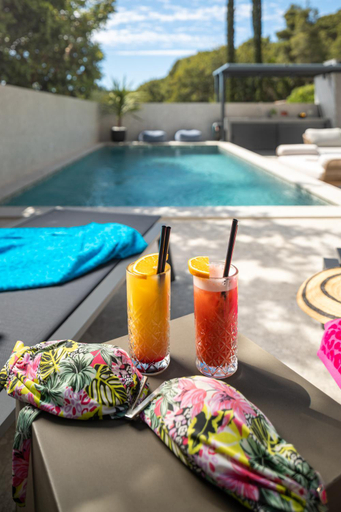 Food & Drinks 4, Apartments Belic with pool, Jelsa