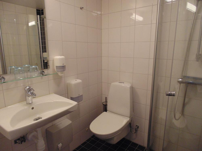 Bathroom, Ljungskile Folkhögskola Kurs & Konferens Hotell, Uddevalla