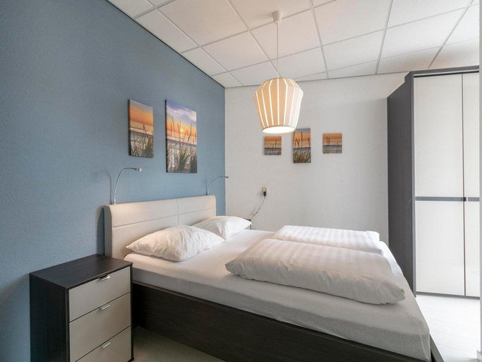 Bedroom 2, Apartment by the Beach with Stunning Dunes, Den Helder