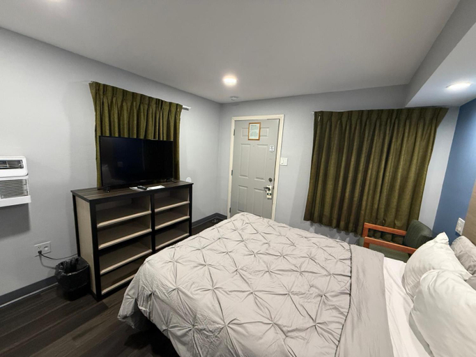 Bedroom 4, Bishop Elms Motel, Inyo