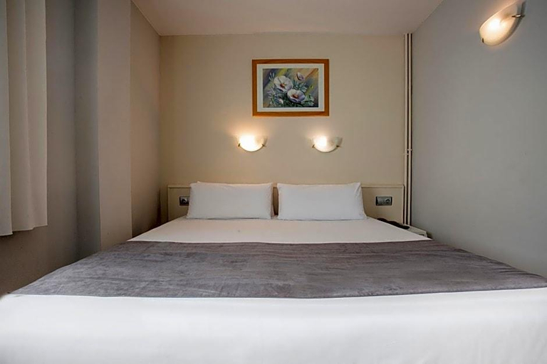 Bedroom, Hotel Camellot