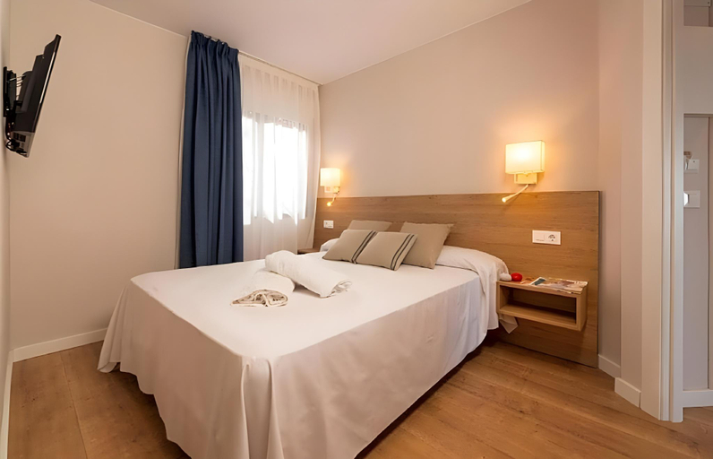 Bedroom 3, Hotel Guitart Gold Central Park Aqua Resort, Girona