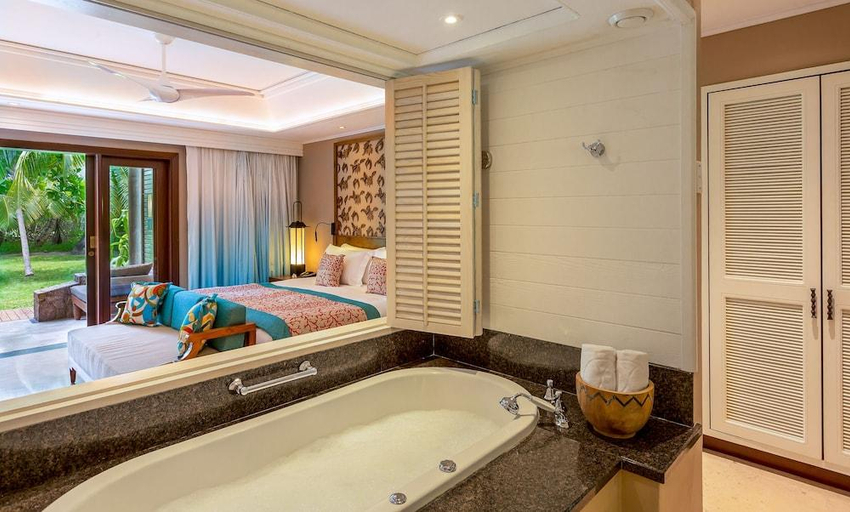 Bathroom 5, Constance Lemuria