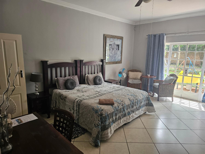 Bedroom 3, Heatherdale Guesthouse & Shuttle Services, City of Tshwane