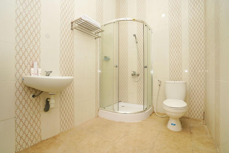Bathroom 4, Hotel O Griya Aisyah Syariah 1, Surabaya
