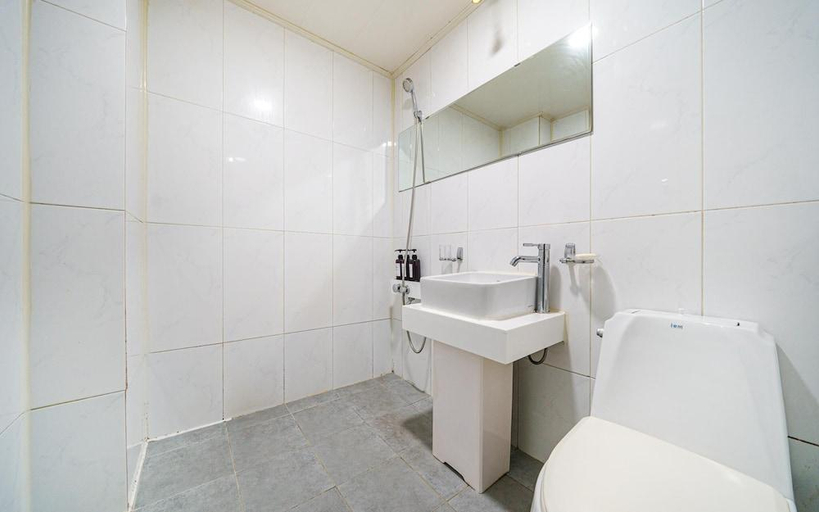Bathroom 4, Motel L'amant, Bucheon